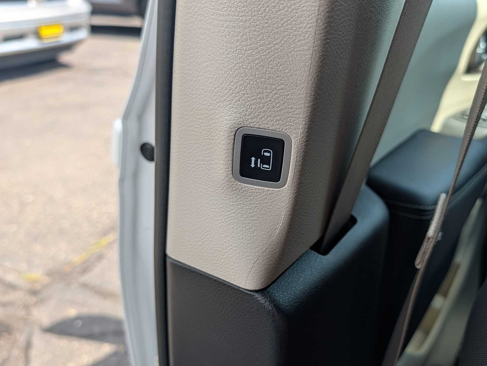 Used 2023 Bright White Clearcoat Chrysler LX image 14