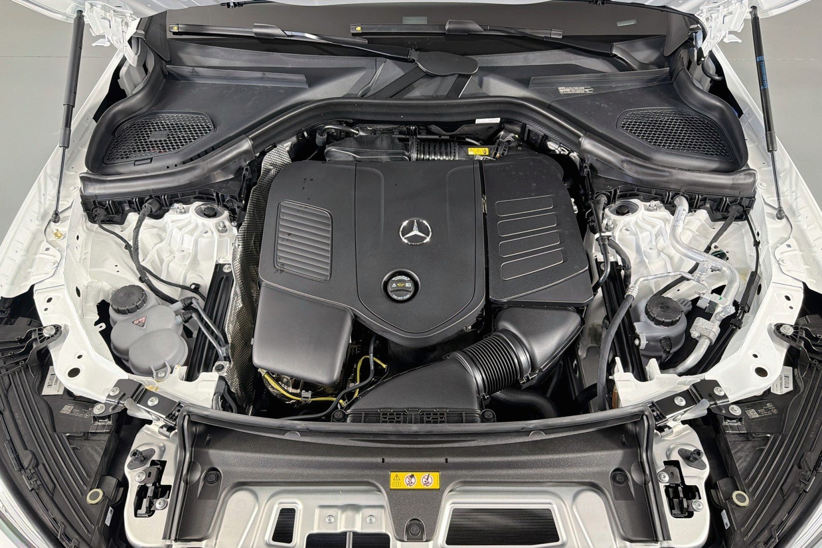 New 2026 Polar White Mercedes-Benz GLC 300 SUV image 10