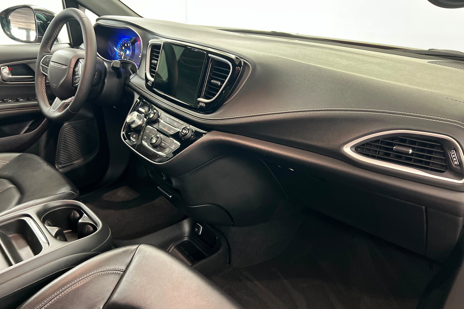 2027 Chrysler Pacifica Select - Photo 25