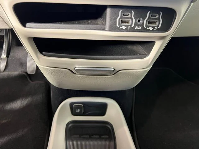 2022 Chrysler Voyager LX - Photo 26
