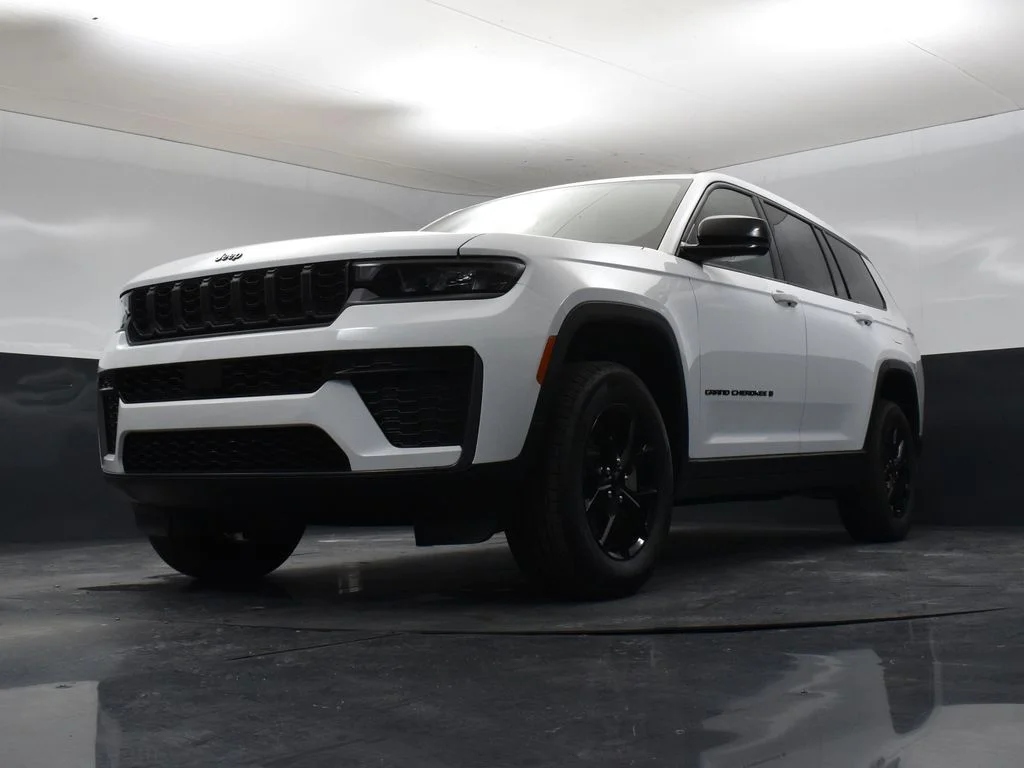 New 2026 White Jeep Altitude image 42