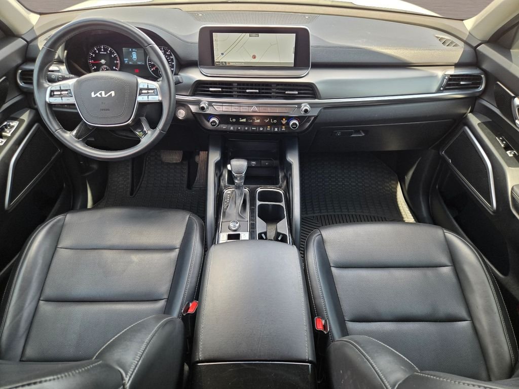Used 2022 White Kia LX image 16