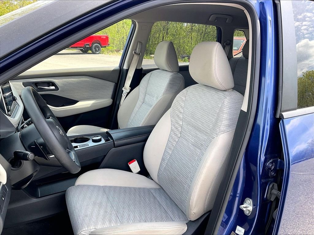 Used 2023 Caspian Blue Metallic Nissan SV image 9