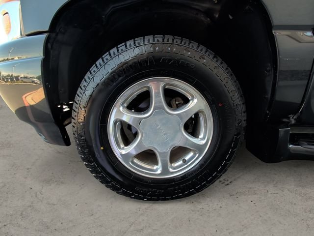 Used 2004 Black GMC Denali image 14