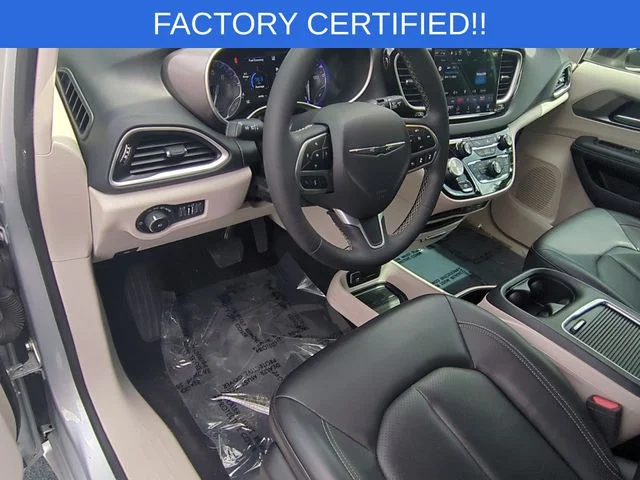 Used 2023 Silver Chrysler Touring L image 18