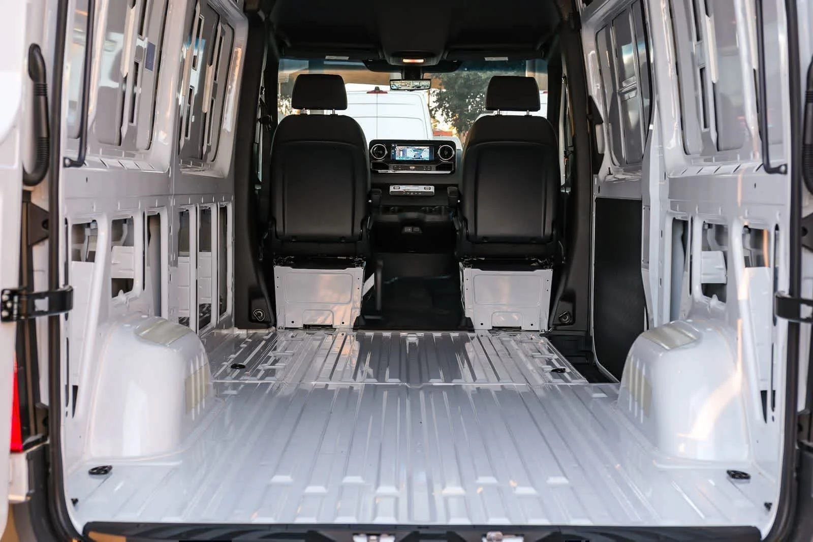 New 2026 Arctic White Mercedes-Benz Cargo 144WB High Roof RWD 2.0L I4 Diesel Turbo HO image 34