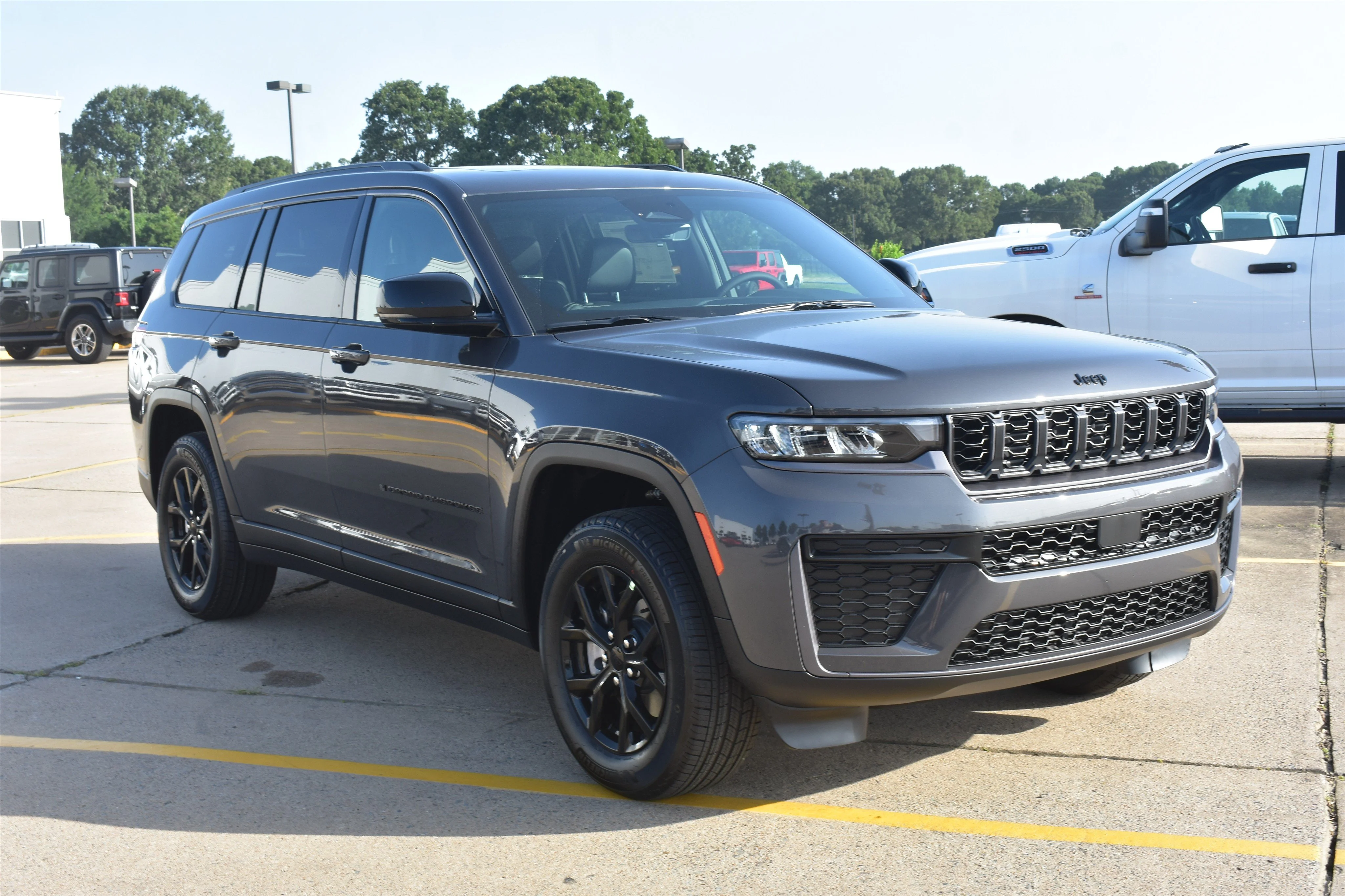 New 2026 Baltic Gray Metallic Clearcoat Jeep Laredo Altitude image 3