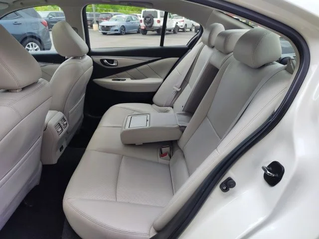 Used 2022 White INFINITI LUXE image 26
