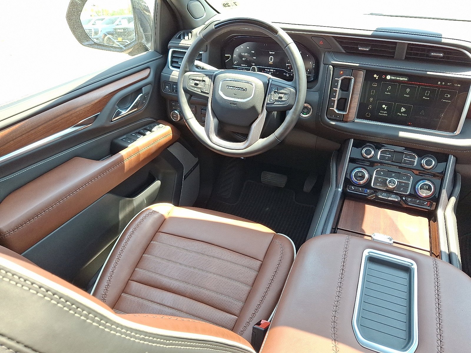 2024 GMC Yukon Denali Ultimate - Photo 10