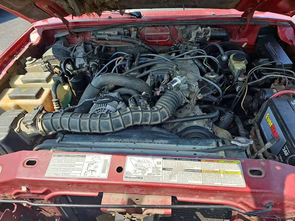Used 2000 Red Ford XL image 33