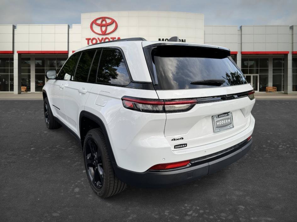 Used 2024 Bright White Clearcoat Jeep Altitude X image 7