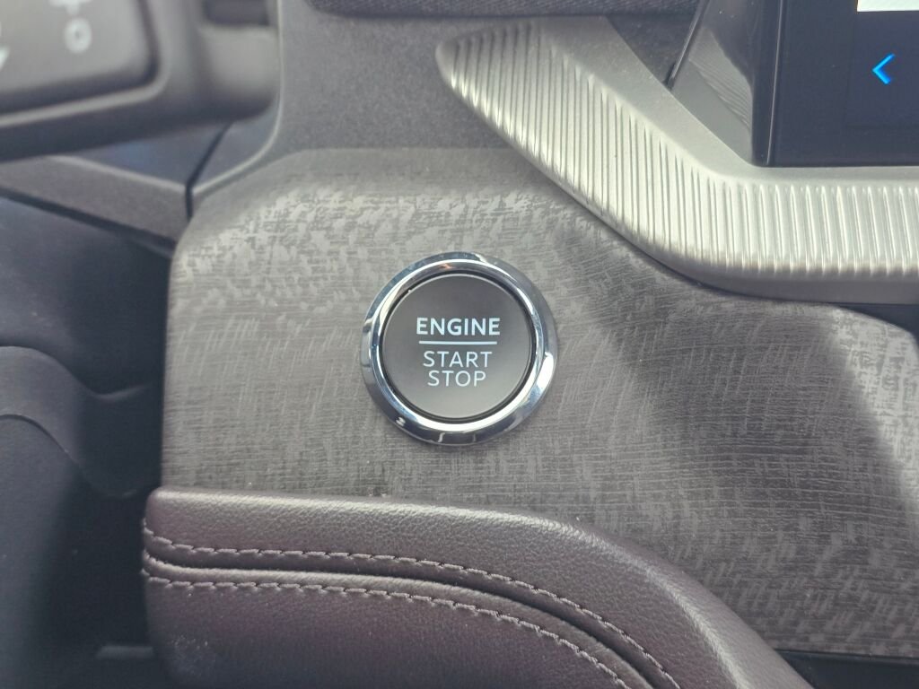 Used 2025 Gray Metallic Ford Platinum image 28