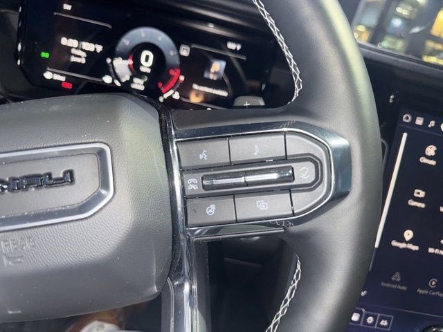 Used 2024 White Frost Tricoat GMC FWD Denali image 13