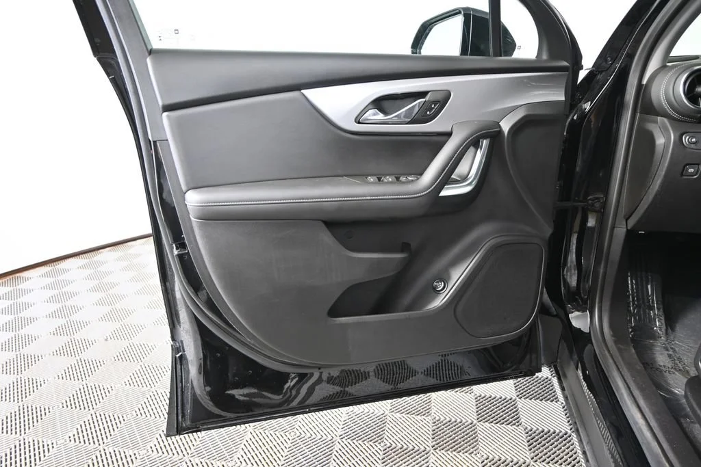 Used 2024 Black Chevrolet 2LT image 18