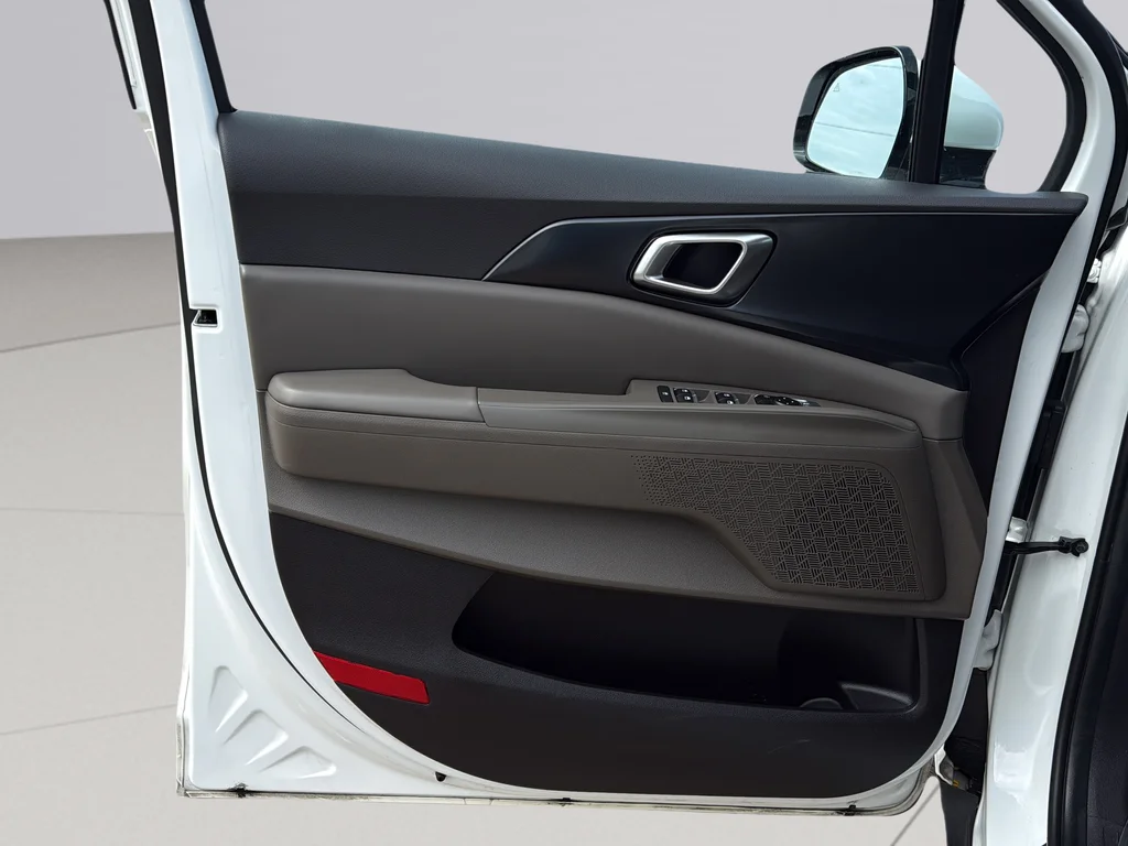 Certified Used 2026 Snow White Pearl Kia LXS image 25