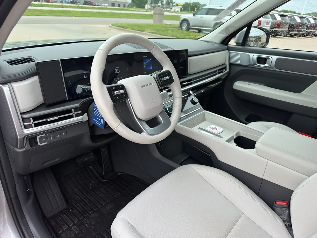 New 2026 Shimmering Silver Hyundai SE image 12