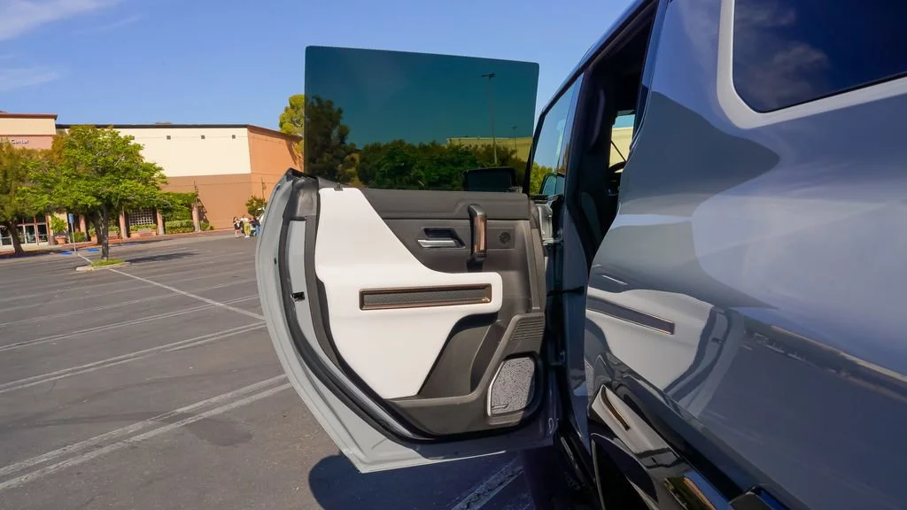 Used 2025 Meteorite Metallic (Grey) GMC 2X image 18