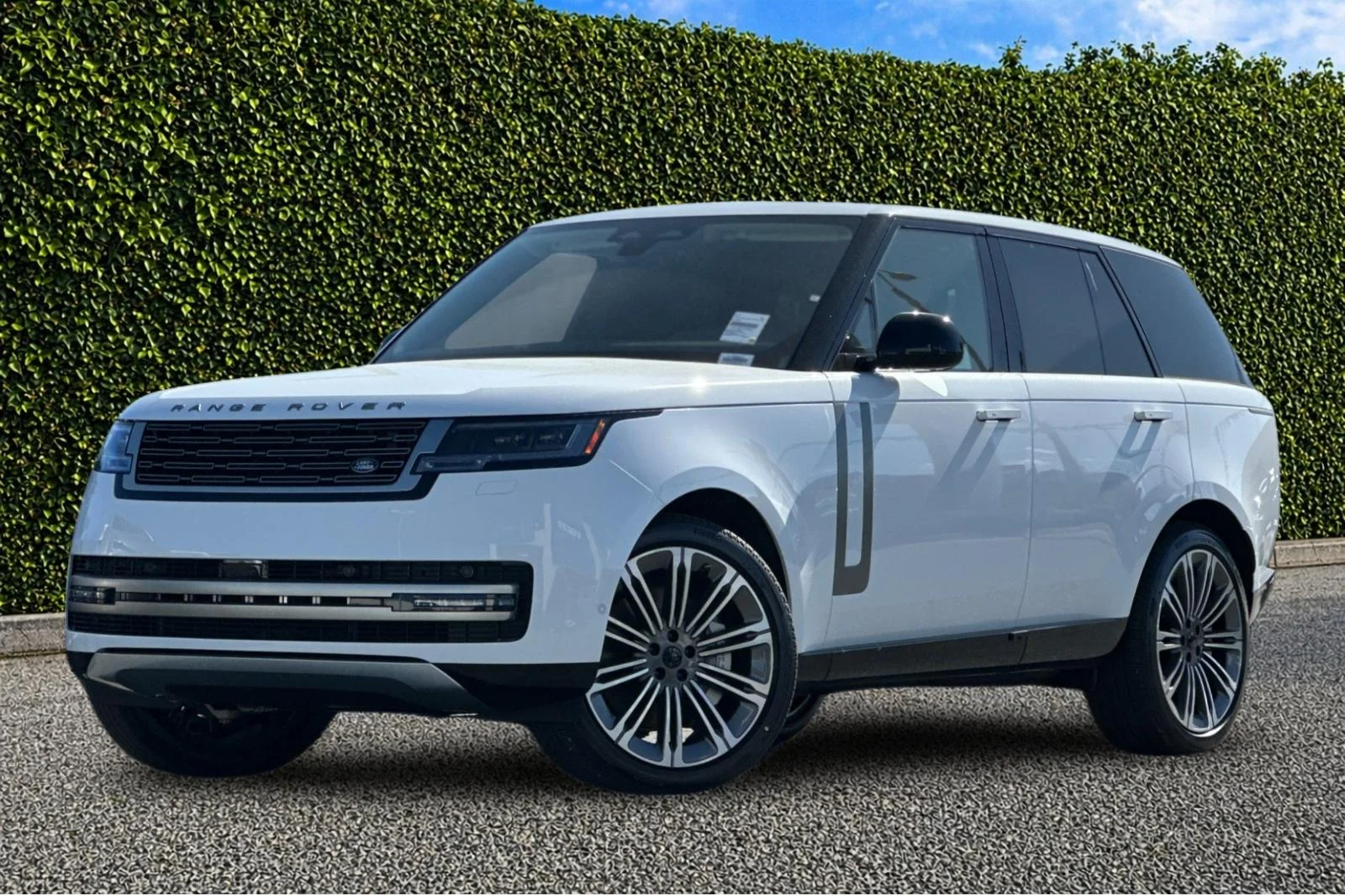 New 2026 Fuji White Land Rover SE image 1