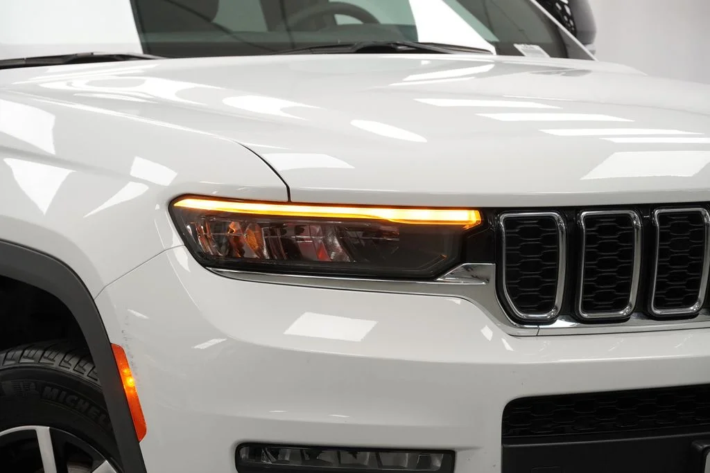Used 2025 White Jeep Limited image 5