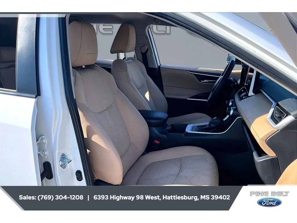 Used 2024 Ice Cap Toyota XLE image 7