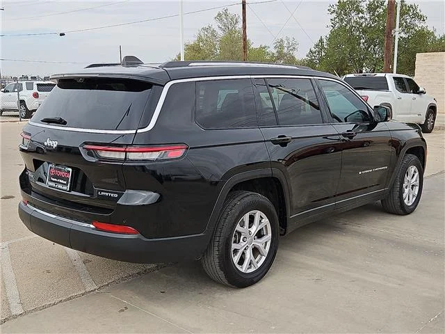 Used 2022 Diamond Black Crystal Pearlcoat Jeep Limited 4x4 image 3