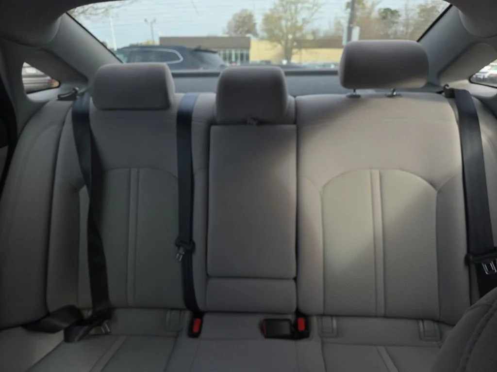 Used 2016 White Hyundai SE image 22