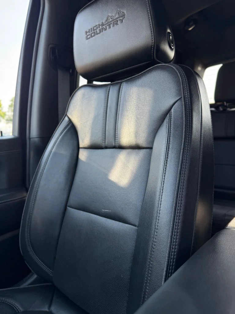 Used 2022 Silver Ice Metallic Chevrolet High Country image 33