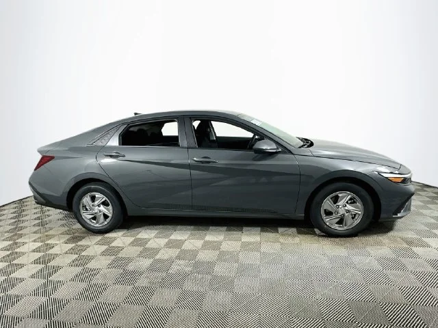 New 2026 Hyundai ELANTRA SE