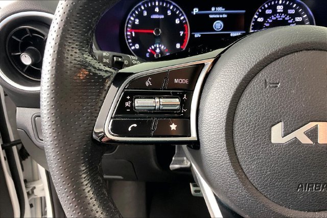 Used 2022 White Kia GT-Line image 10