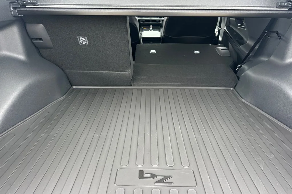 New 2026 Wind Chill Pearl <sup>1</sup> Toyota  XLE image 15