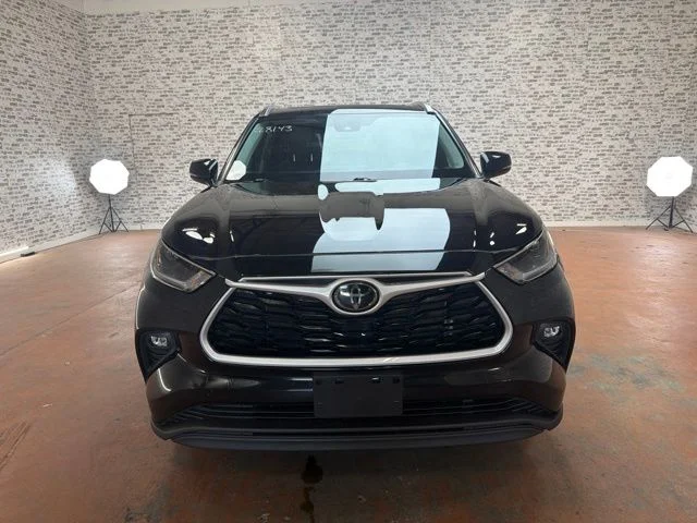 Used 2021 Black Toyota XLE image 2