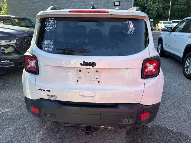 Used 2018 White Jeep Latitude image 3