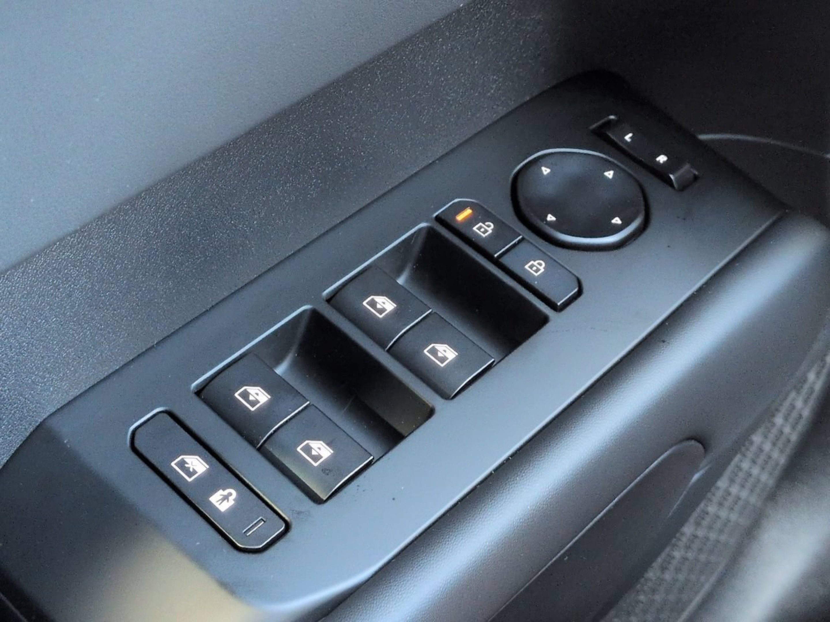 New 2027 Ebony Black Kia S image 26