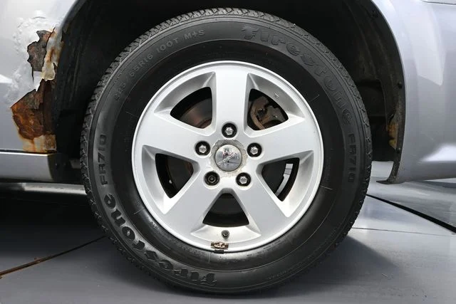 Used 2013 Silver Dodge SXT image 12