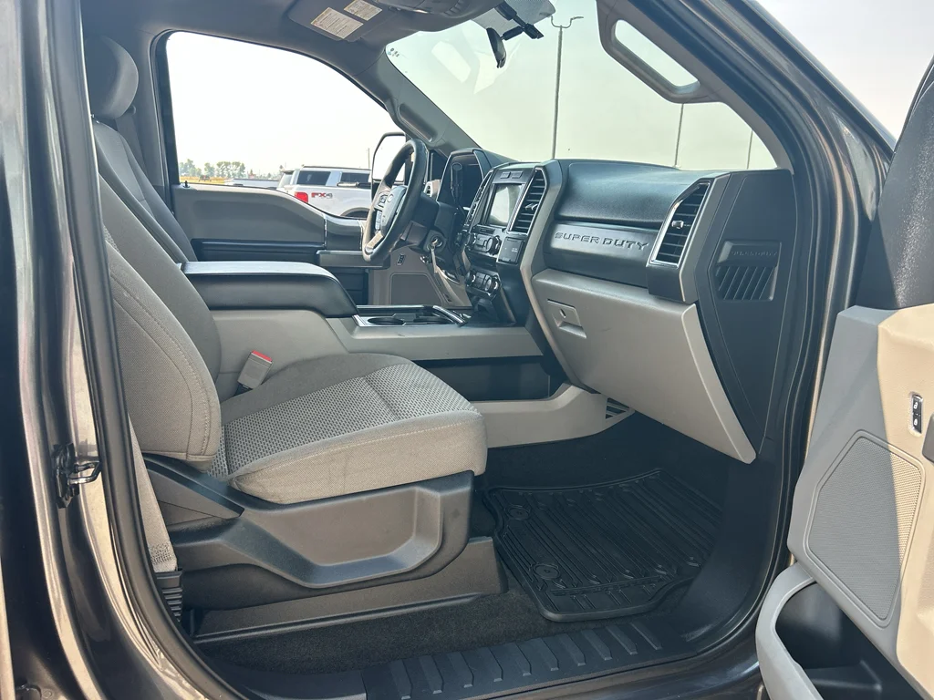 Used 2017 Magnetic Metallic Ford XLT image 18