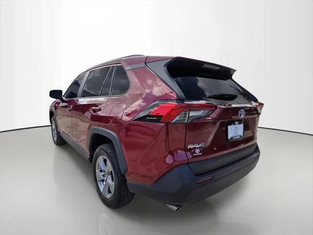 Used 2025 Ruby Flare Pearl Toyota XLE image 3