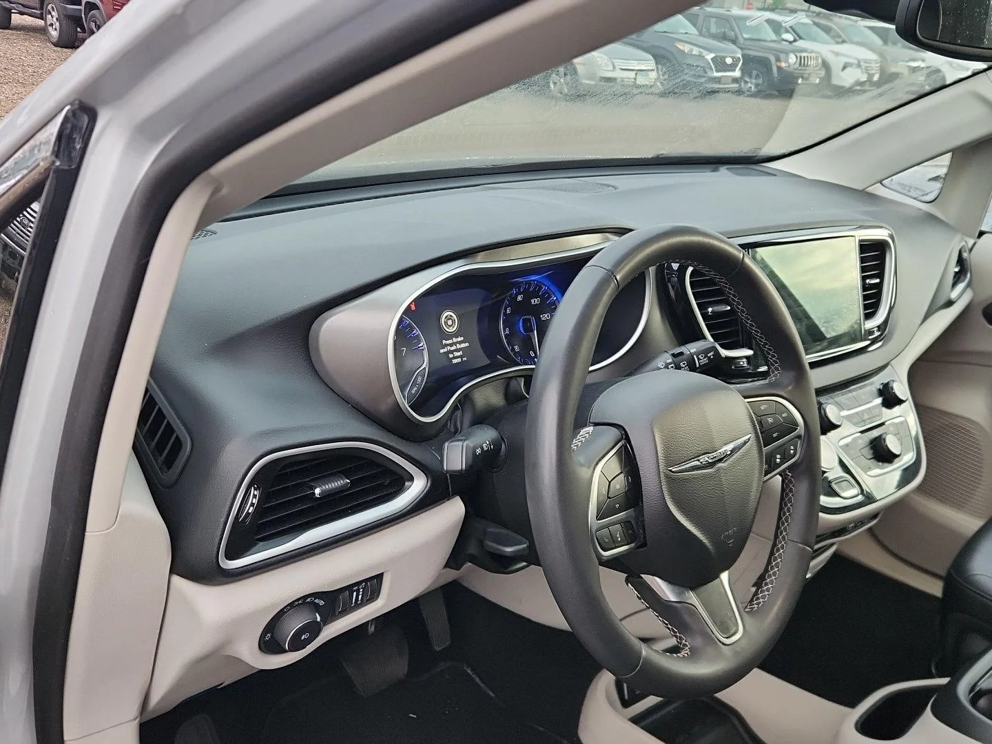 Used 2024 Silver Mist Clearcoat Chrysler Touring L image 11