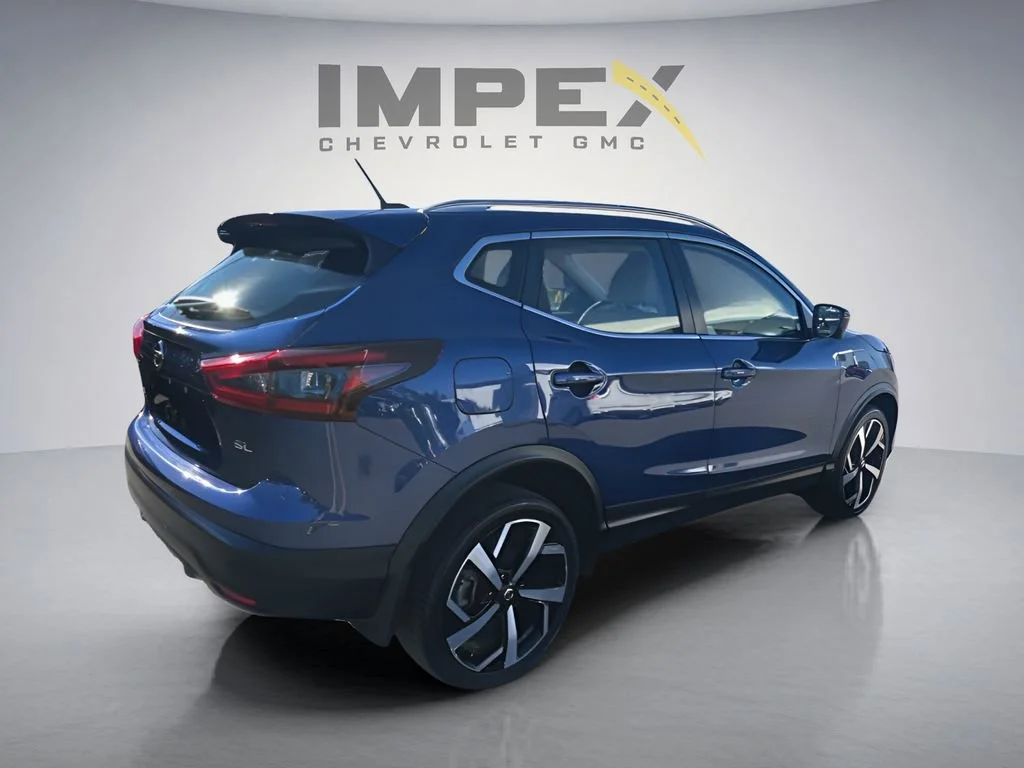 Used 2020 Blue Nissan SL image 5