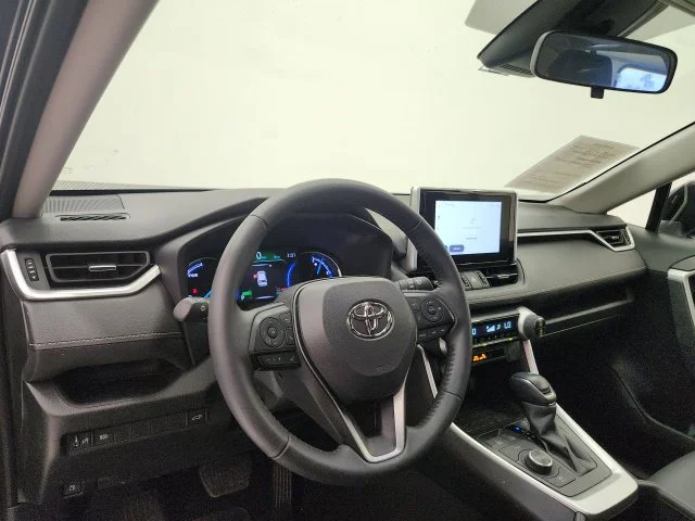 Used 2025  Toyota XLE Premium image 17
