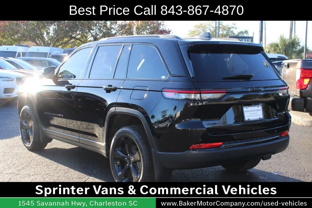 Used 2023 Diamond Black Jeep Altitude X image 12