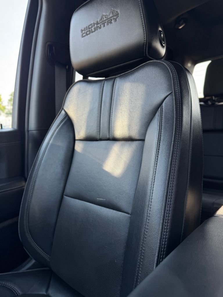 Used 2022 Silver Ice Metallic Chevrolet High Country image 33