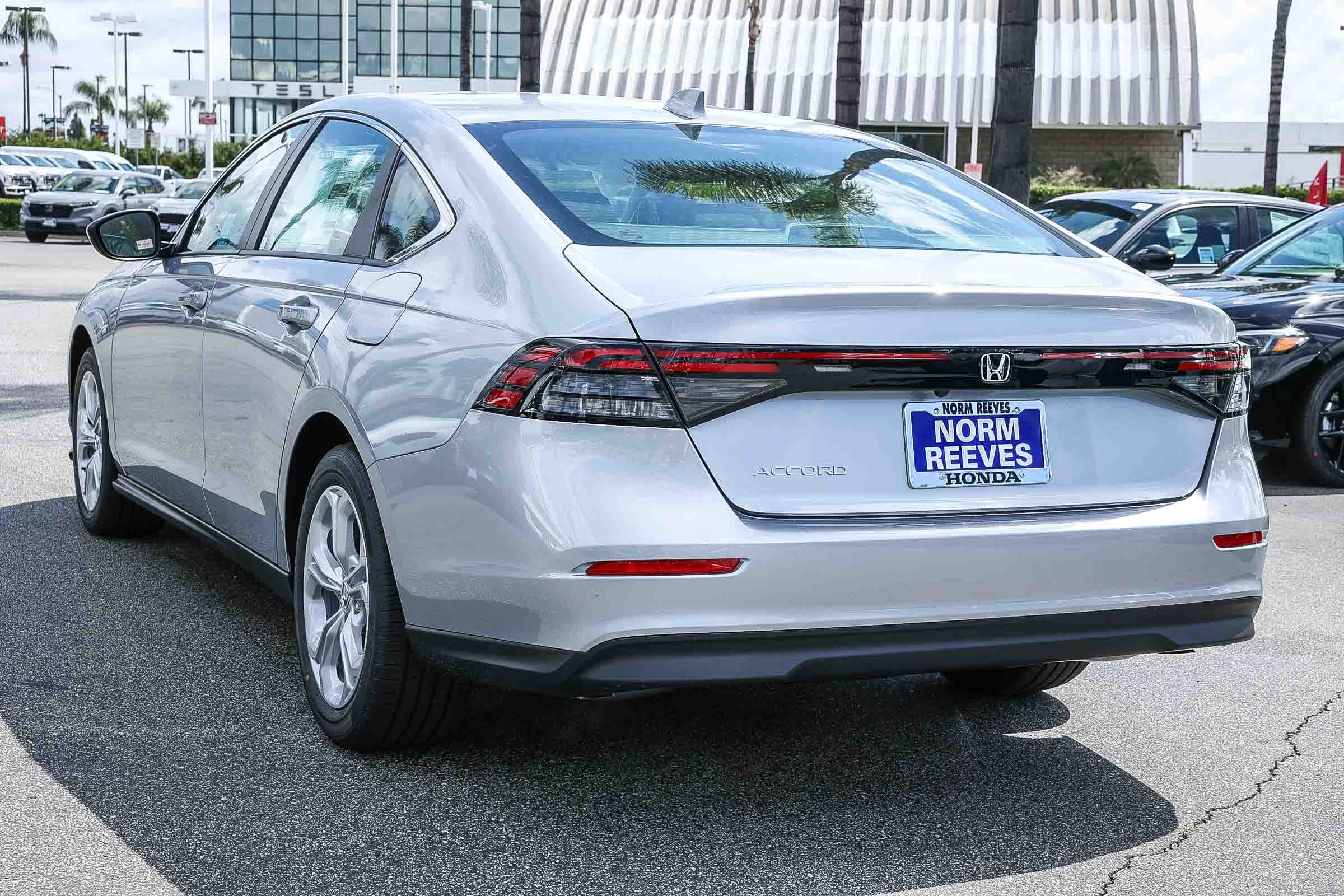New 2026 Solar Silver Metallic Honda LX CVT image 4