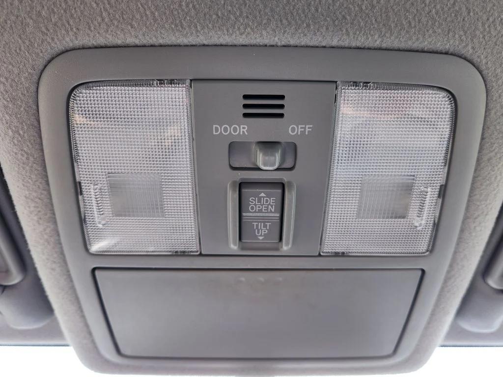 Used 2012 Blizzard Pearl Toyota Limited image 31