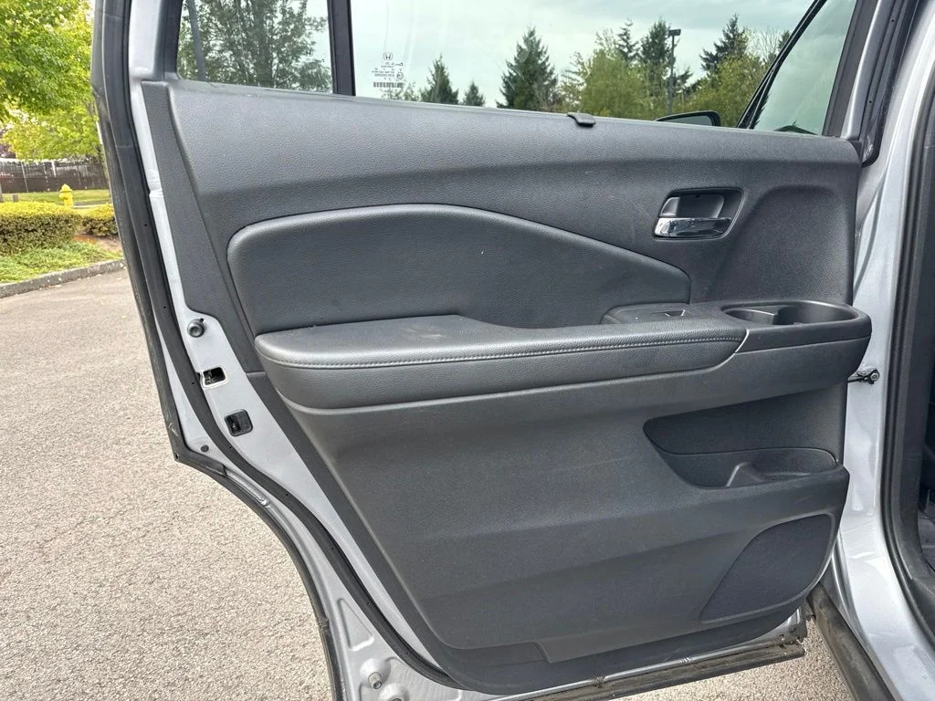 Used 2019 Lunar Silver Metallic Honda EX-L image 21