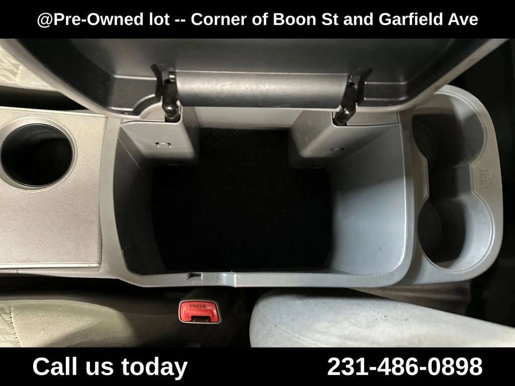 Used 2009 Silver Toyota Base image 27