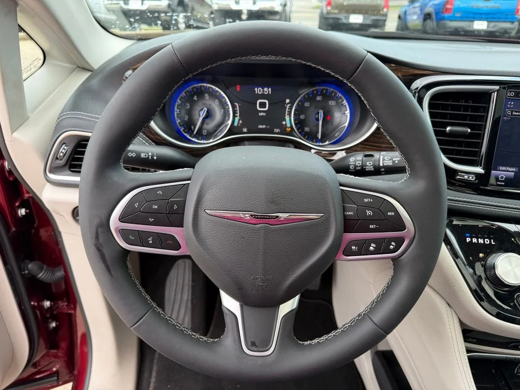 Used 2023 Red Chrysler Limited image 14