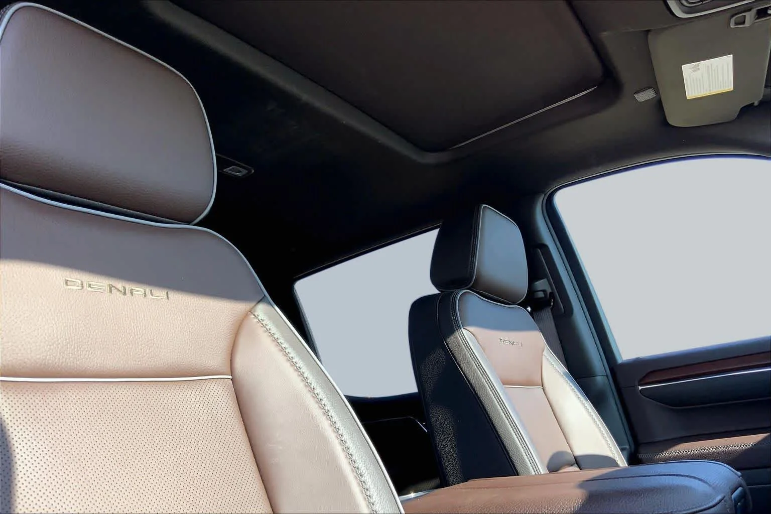Used 2025 Sterling Metallic GMC Denali image 14