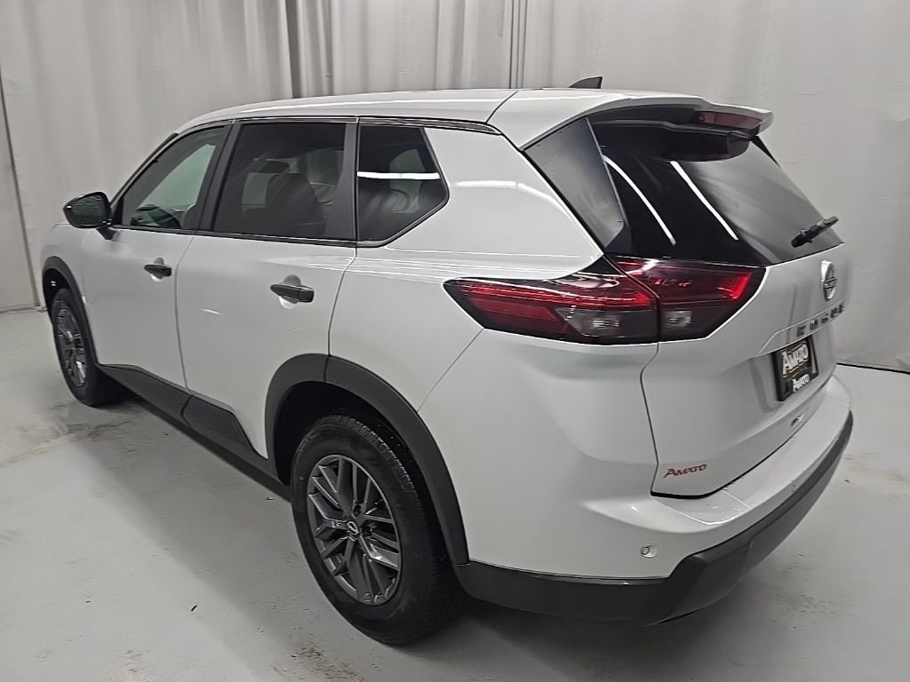 Used 2024 Silver Nissan S image 4