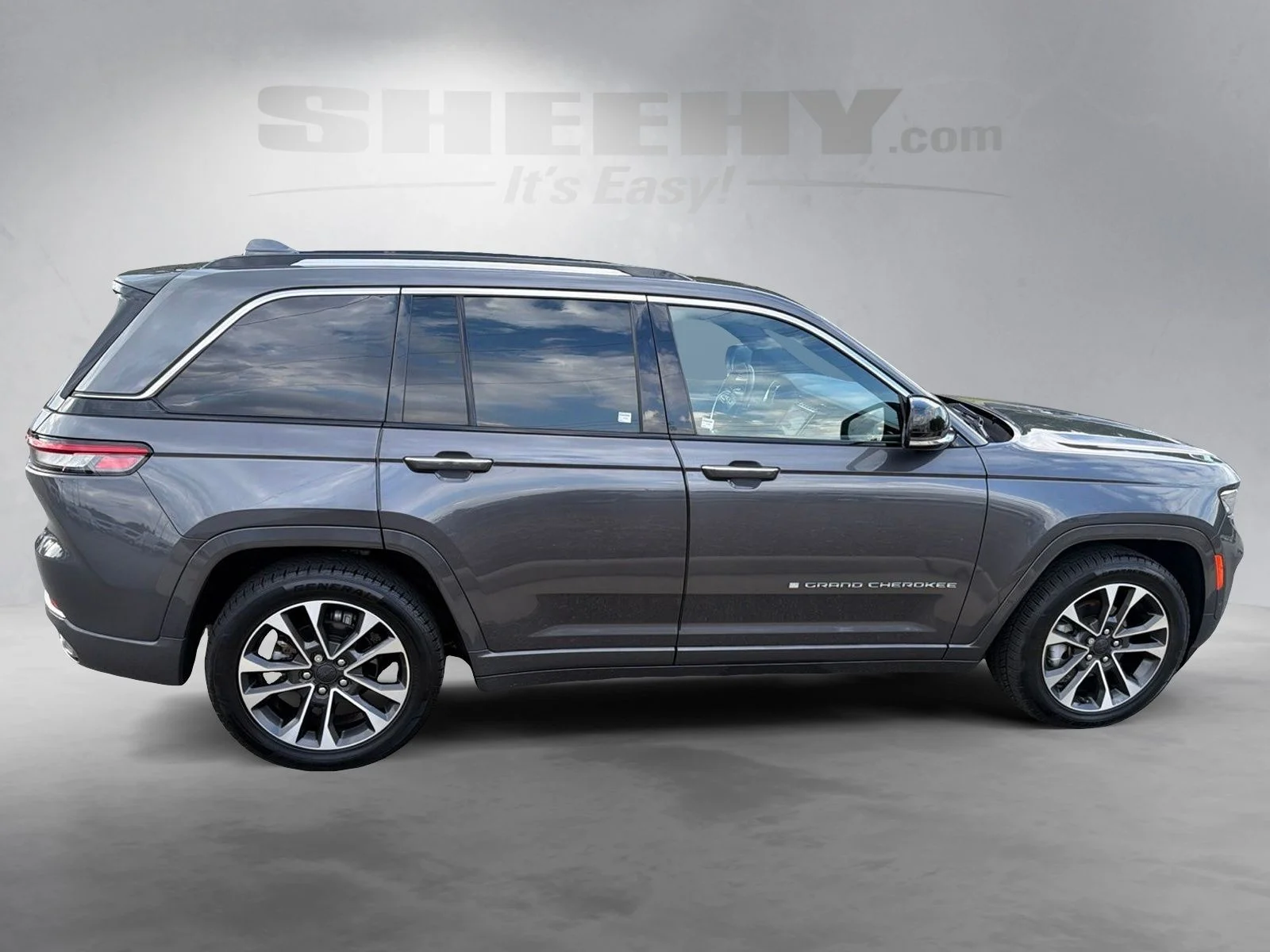 Used 2022 Metallic Jeep Overland image 9