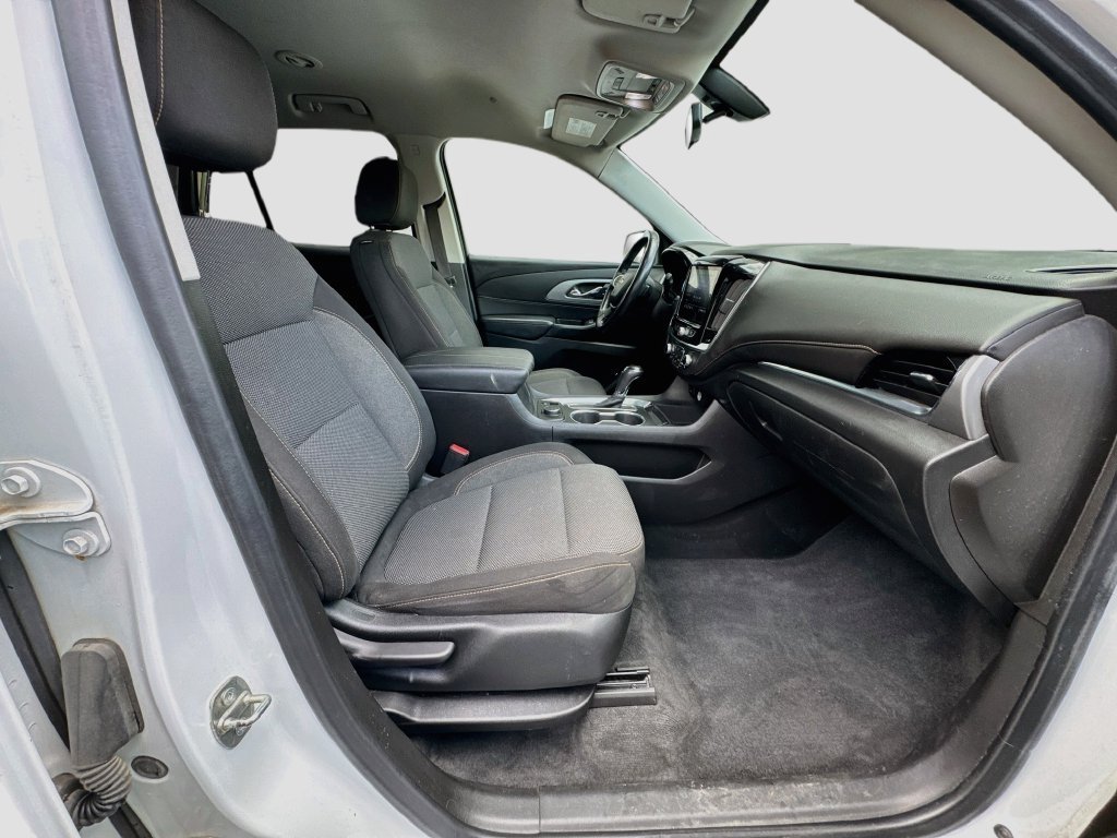 Used 2020 SUMMIT WHITE Chevrolet LT Cloth image 32